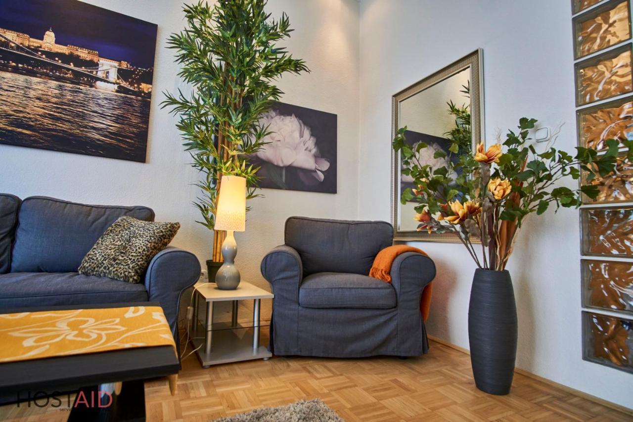 M52 Apartment - Hostaid Budapest Eksteriør billede