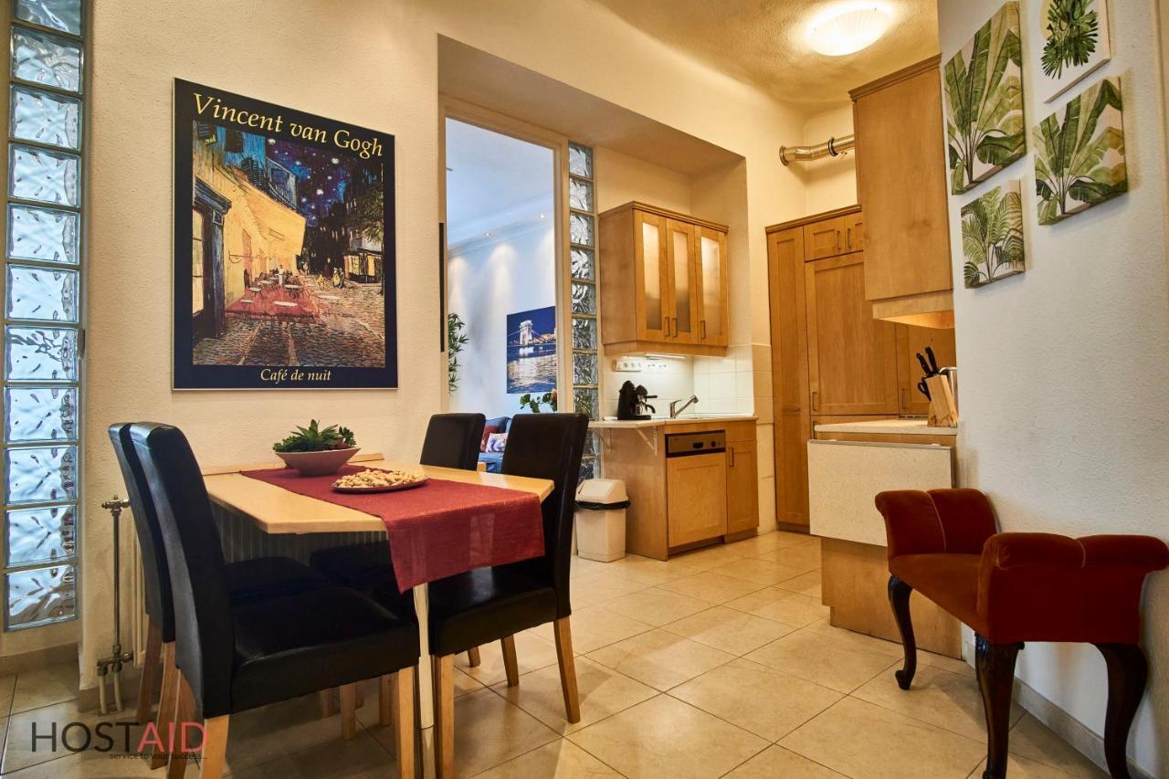 M52 Apartment - Hostaid Budapest Eksteriør billede