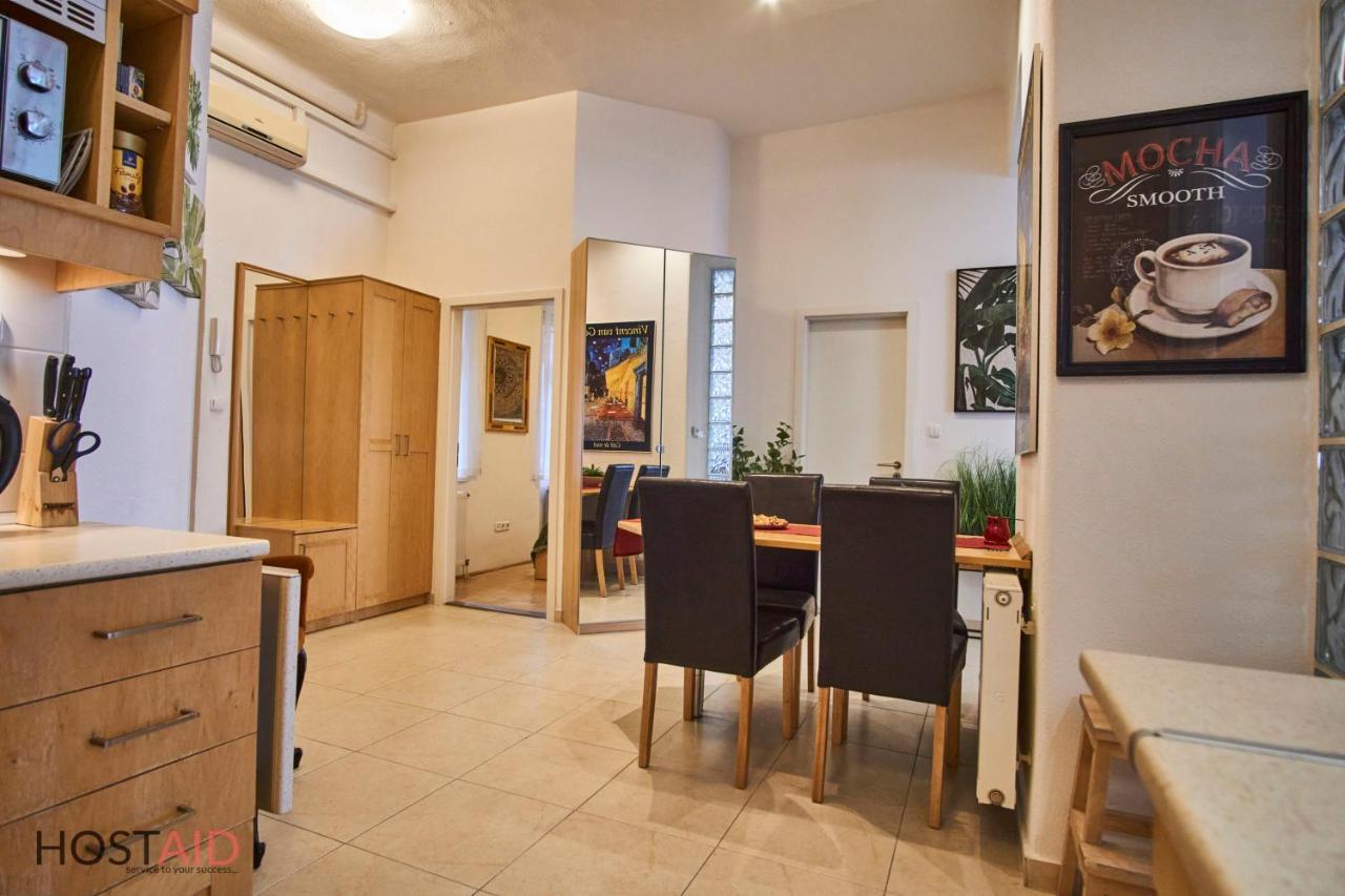 M52 Apartment - Hostaid Budapest Eksteriør billede
