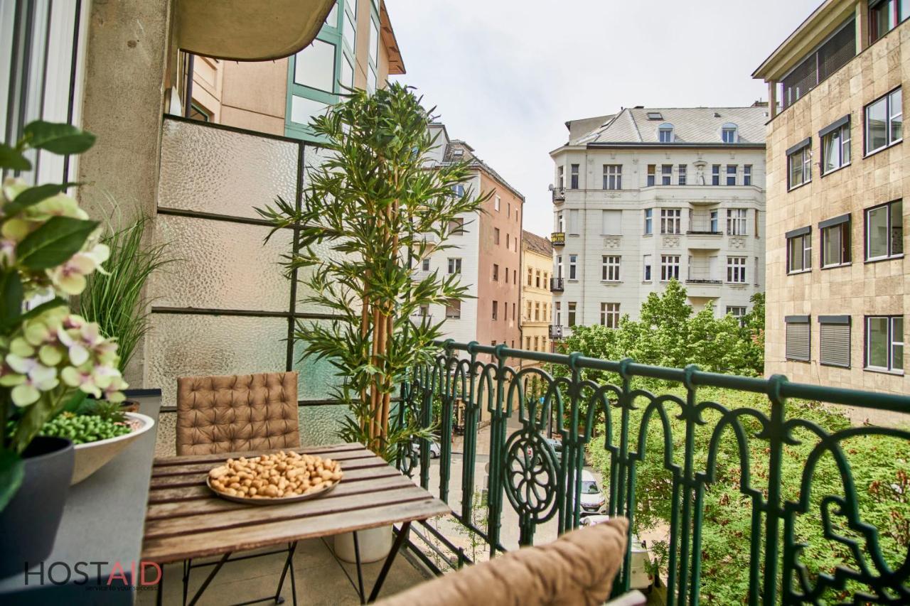 M52 Apartment - Hostaid Budapest Eksteriør billede